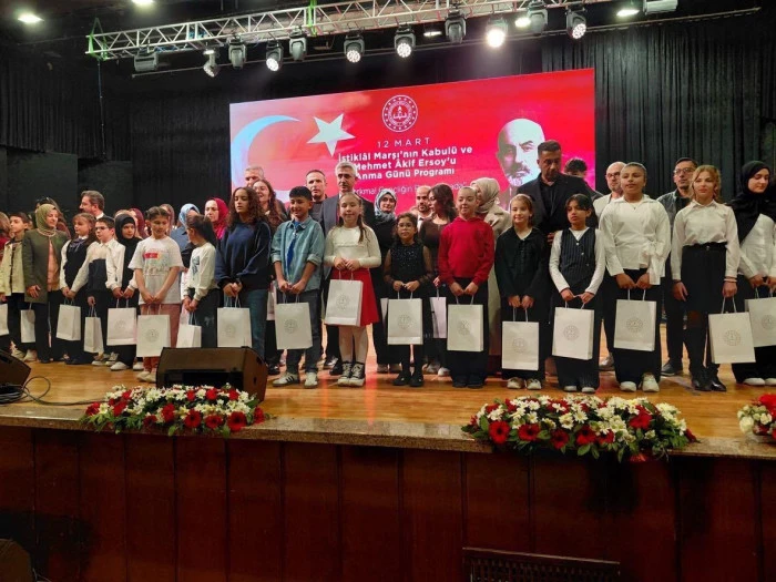 D&uuml;zceli &ouml;ğrenci T&uuml;rkiye &uuml;&ccedil;&uuml;nc&uuml;s&uuml; oldu