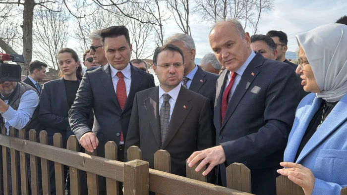 Bakan G&uuml;rlek, Prusias Ad Hypium Antik Kenti'ne hayran kaldı