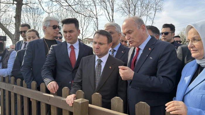 Bakan G&uuml;rlek, Prusias Ad Hypium Antik Kenti'ne hayran kaldı