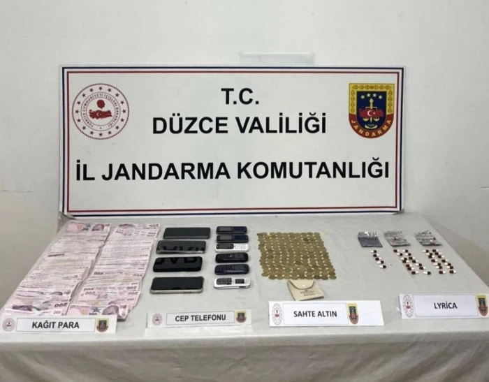 D&uuml;zce'de ka&ccedil;ak&ccedil;ılık ve uyuşturucu operasyonlarında 66 ş&uuml;pheli yakalandı..