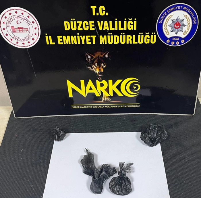 Su&ccedil;&uuml;st&uuml; yakalanan uyuşturucu taciri tutuklandı..