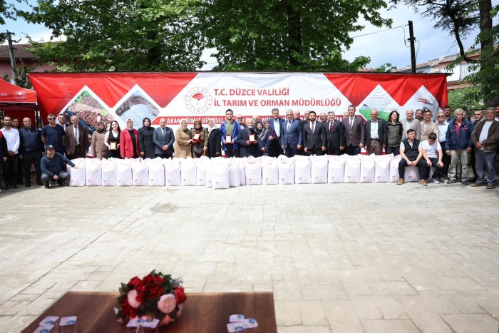 D&uuml;nya &Ccedil;ift&ccedil;iler G&uuml;n&uuml;'nde &uuml;reticilere tohum desteği