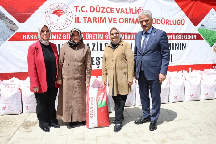 D&uuml;nya &Ccedil;ift&ccedil;iler G&uuml;n&uuml;'nde &uuml;reticilere tohum desteği