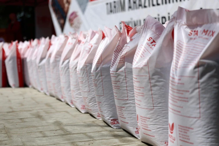 D&uuml;nya &Ccedil;ift&ccedil;iler G&uuml;n&uuml;'nde &uuml;reticilere tohum desteği