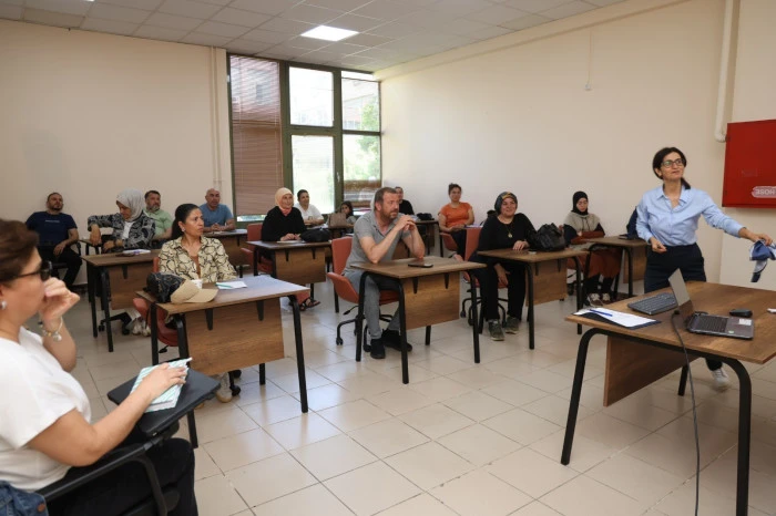 DAGEM&rsquo;den arı akademisi kursiyerlerine kapsamlı arıcılık eğitimi