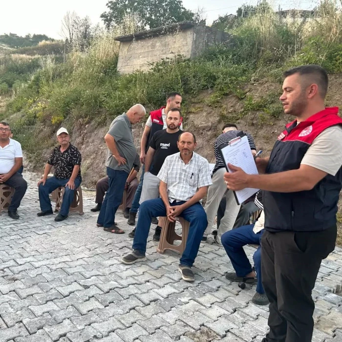 Yığılca'da &ccedil;ift&ccedil;ilere kahverengi kokarca ve anız yangınları eğitimi