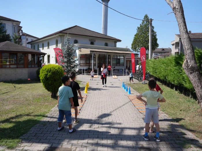 Kur&rsquo;an kursuna gidenlen hem eğlendi hem spor yaptı