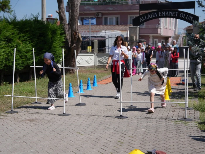 Kur&rsquo;an kursuna gidenlen hem eğlendi hem spor yaptı