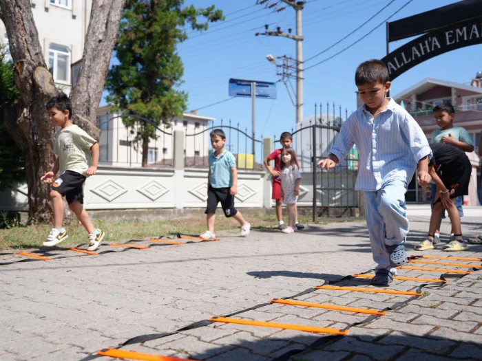 Kur&rsquo;an kursuna gidenlen hem eğlendi hem spor yaptı