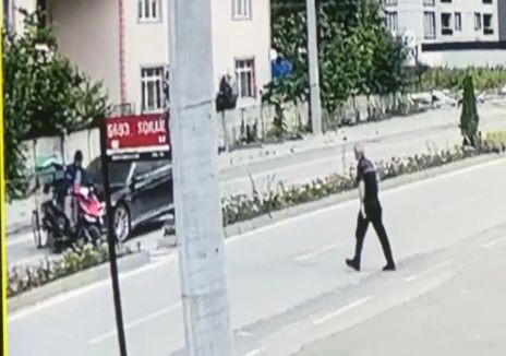 Karşıya Geçemeden Otomobil Çarptı 