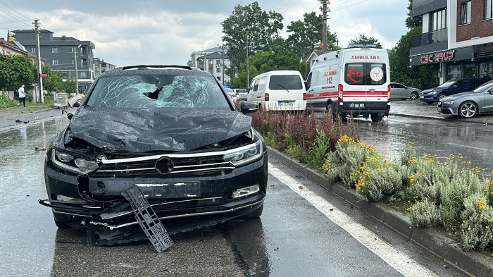 Karşıya Geçemeden Otomobil Çarptı 