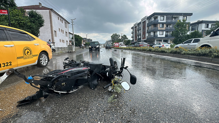 Karşıya Geçemeden Otomobil Çarptı 