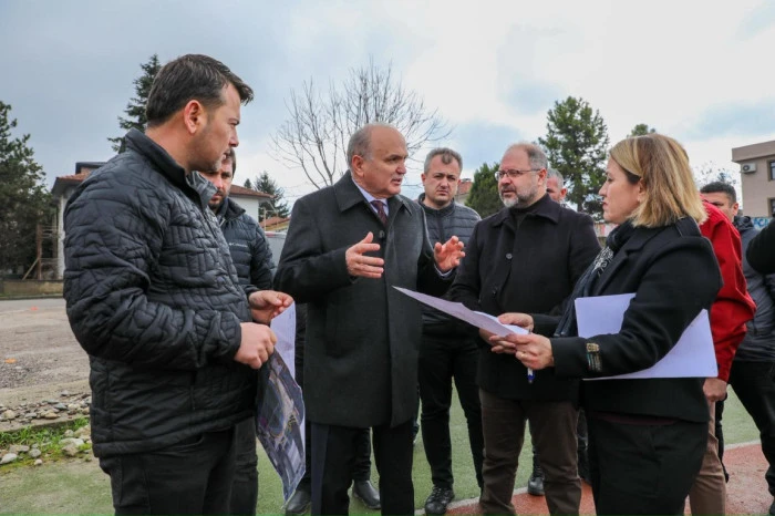 Millet bah&ccedil;esi 2&rsquo;de seyir terası ve y&uuml;r&uuml;y&uuml;ş alanı tamamlanacak