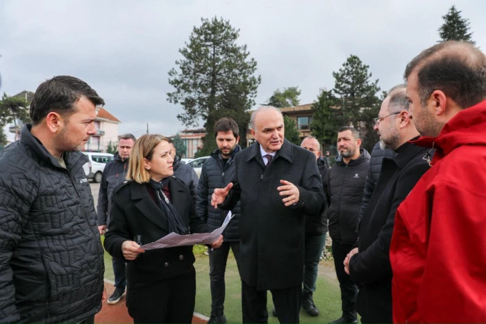 Millet bah&ccedil;esi 2&rsquo;de seyir terası ve y&uuml;r&uuml;y&uuml;ş alanı tamamlanacak