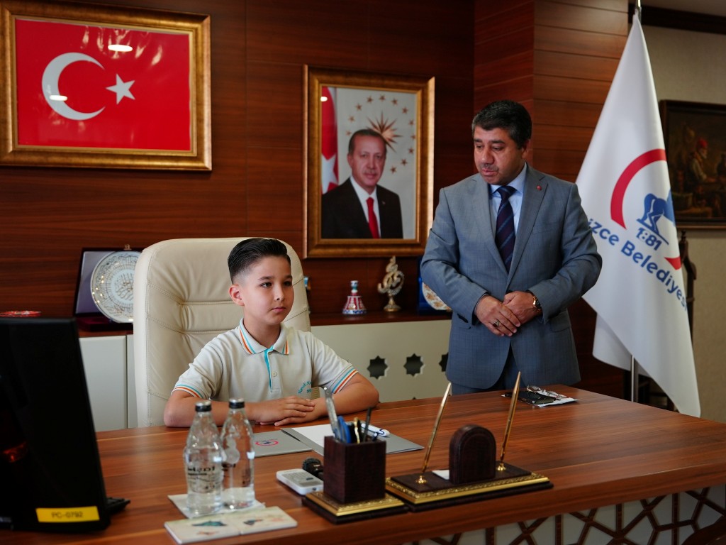 İlk talimatı: “sek sek oyun çizgileri kalıcı olsun”