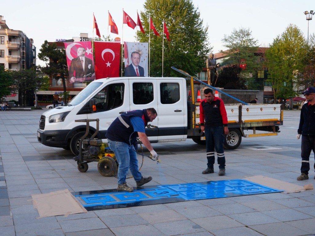 İlk talimatı: “sek sek oyun çizgileri kalıcı olsun”