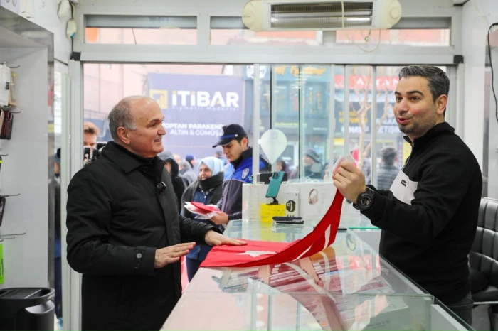 &ldquo;D&uuml;zce Bayrağını yere d&uuml;ş&uuml;rmedi, d&uuml;ş&uuml;rmez&rdquo;