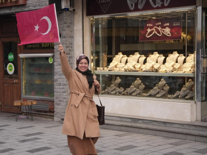 &ldquo;D&uuml;zce Bayrağını yere d&uuml;ş&uuml;rmedi, d&uuml;ş&uuml;rmez&rdquo;