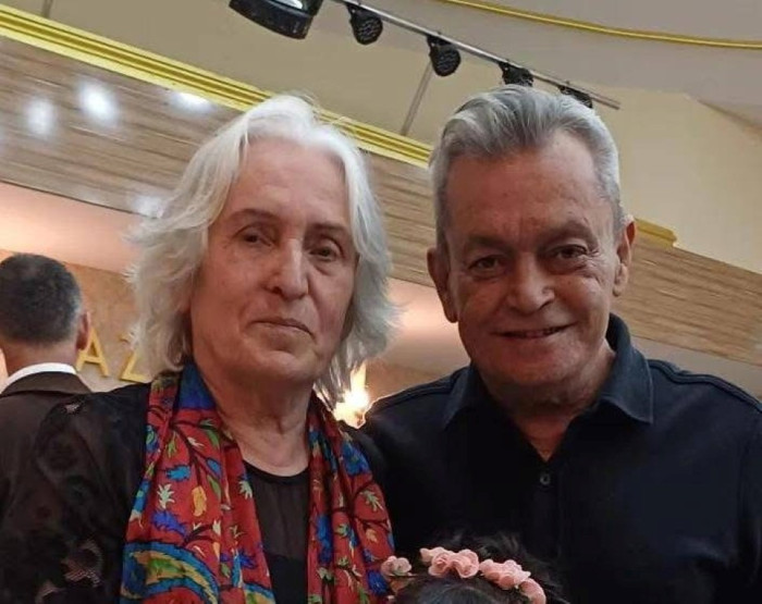 Bayram tatilinden dönen öğretmen aile son yolculuğuna uğurlandı..