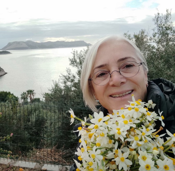 Bayram tatilinden dönen öğretmen aile son yolculuğuna uğurlandı..
