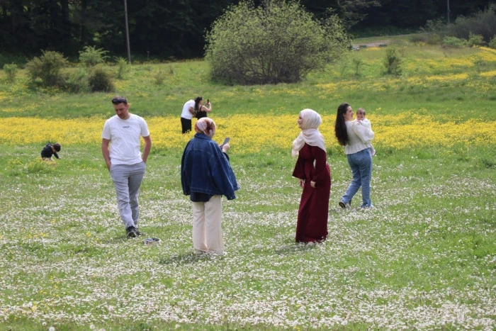 Tatilciler g&uuml;zel havanın tadını Aban'ta &ccedil;ıkardı