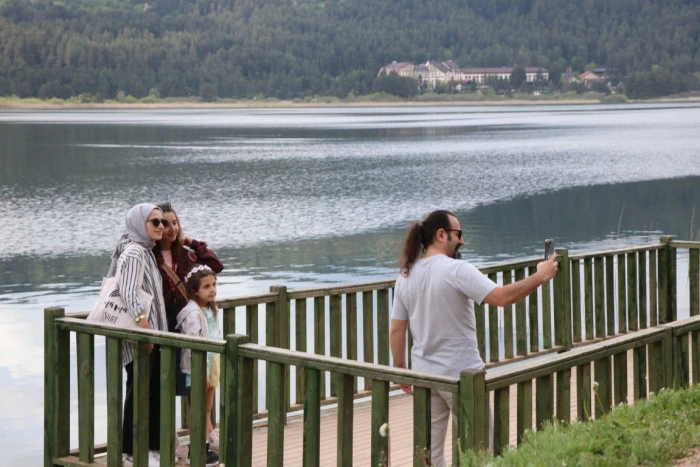 Tatilciler g&uuml;zel havanın tadını Aban'ta &ccedil;ıkardı