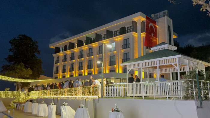 Denize sıfır belediye oteli hizmete açıldı