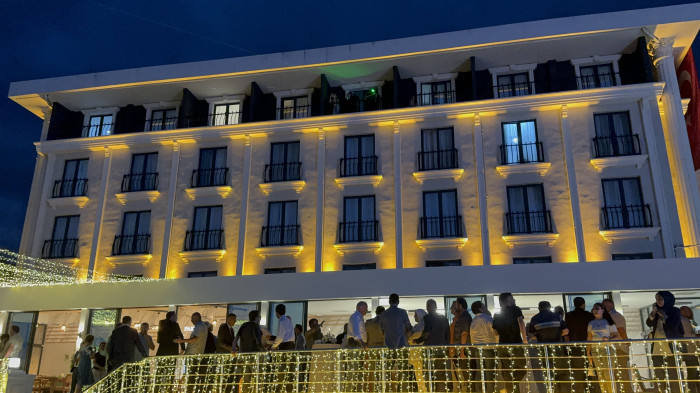 Denize sıfır belediye oteli hizmete açıldı