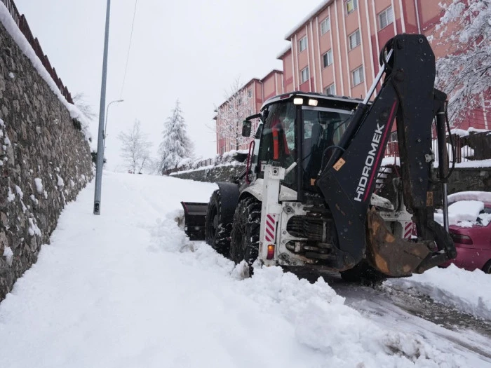 D&uuml;zce'de Ekipler sabaha kadar &ccedil;alıştı