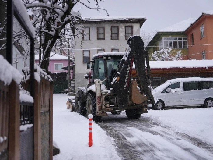 D&uuml;zce'de Ekipler sabaha kadar &ccedil;alıştı