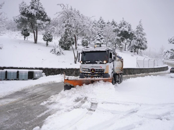 D&uuml;zce'de Ekipler sabaha kadar &ccedil;alıştı