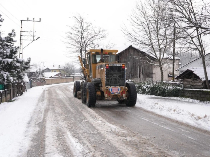 D&uuml;zce'de Ekipler sabaha kadar &ccedil;alıştı