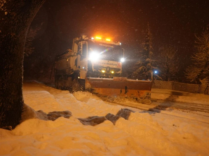 D&uuml;zce'de Ekipler sabaha kadar &ccedil;alıştı