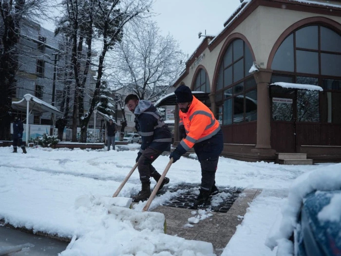 D&uuml;zce'de Ekipler sabaha kadar &ccedil;alıştı