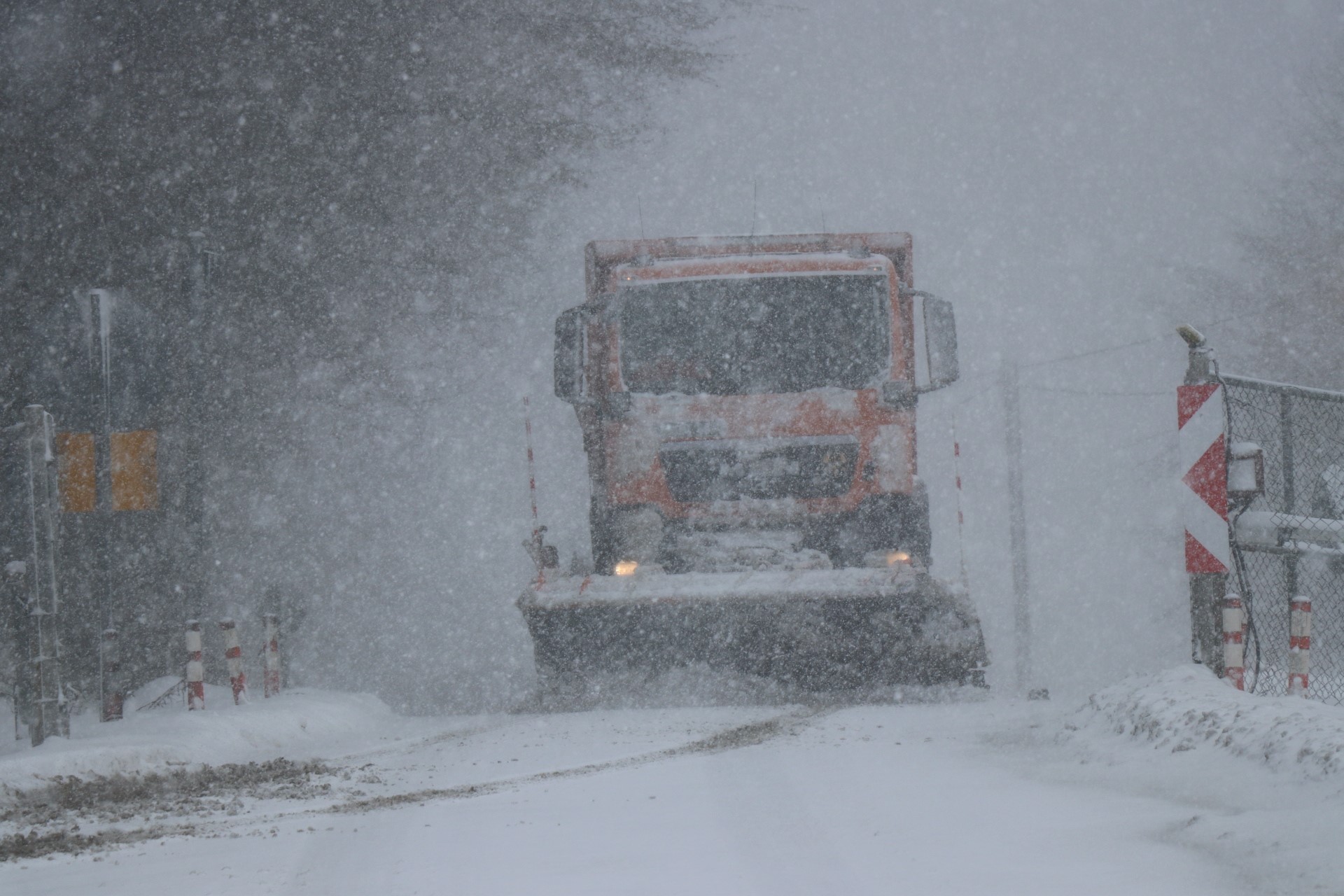 Bolu Dağı’nda yoğun kar ve sis etkili oluyor: Görüş mesafesi 20 metreye düştü