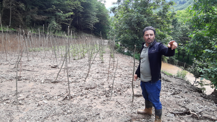 Bolu'da sağanak hayatı felç etti Heyelan anı kamerada