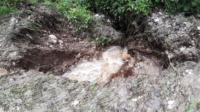 Bolu'da sağanak hayatı felç etti Heyelan anı kamerada