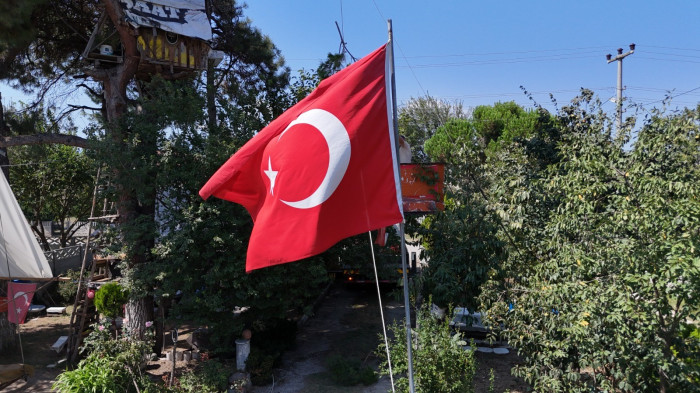 Böyle bayrak sevgisi görülmedi! 