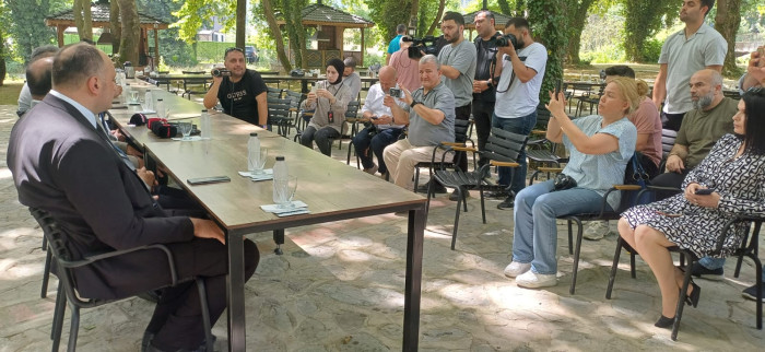 Caboğlu MHP'li Belediye başkanlarıyla basın önüne çıktı