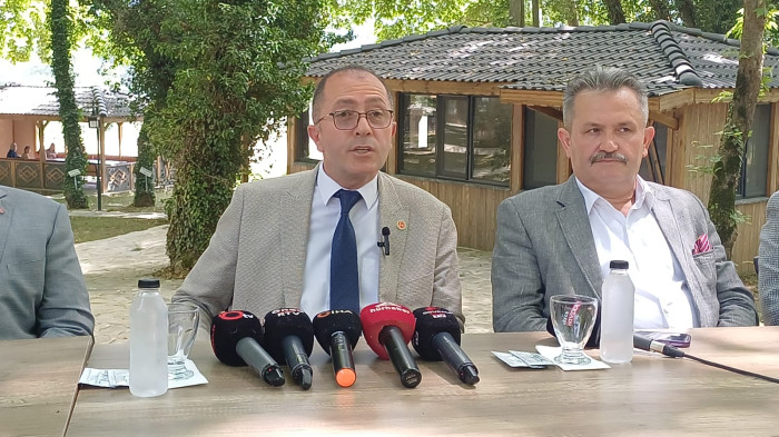 Caboğlu MHP'li Belediye başkanlarıyla basın önüne çıktı