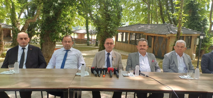 Caboğlu MHP'li Belediye başkanlarıyla basın önüne çıktı