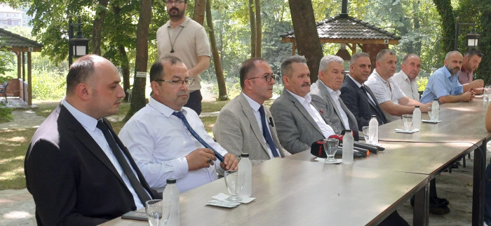 Caboğlu MHP'li Belediye başkanlarıyla basın önüne çıktı