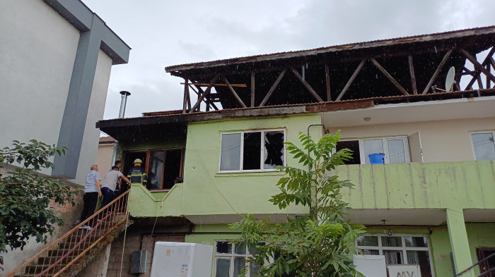 Yangın çay mahallesi 2 çocuk ve 5 kişi hastanelik oldu
