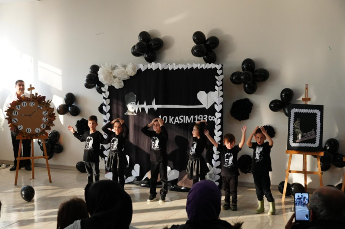 Çocuk üniversitesi Atatürk’ü andı!