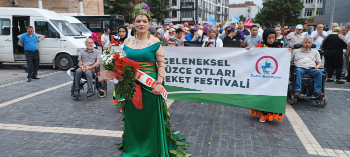 Çok renkli başladı