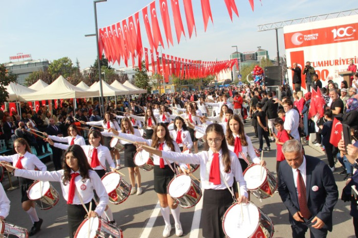 Cumhuriyetin 100. yılında TED göz kamaştırdı
