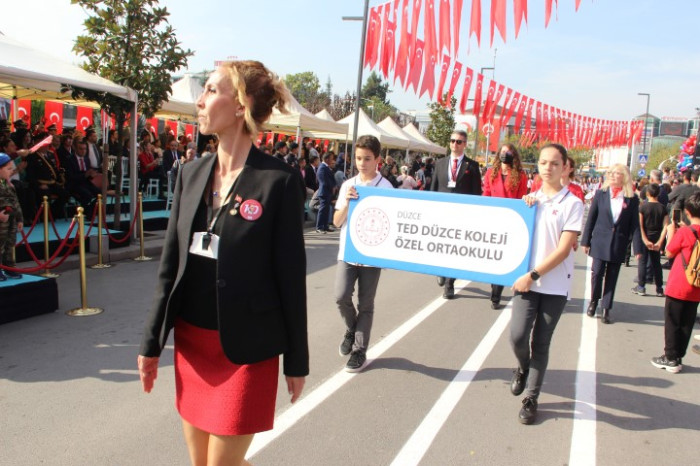Cumhuriyetin 100. yılında TED göz kamaştırdı