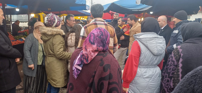 Davut Güloğlu’na pazarda yoğun ilgi