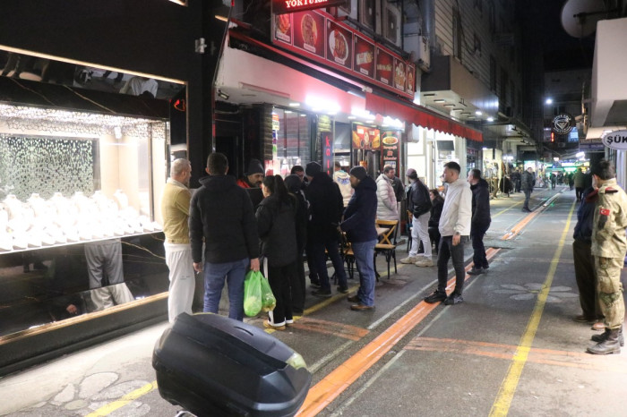 Dehşet saçan eski polis sevgilisini boğazından bıçakladı! 