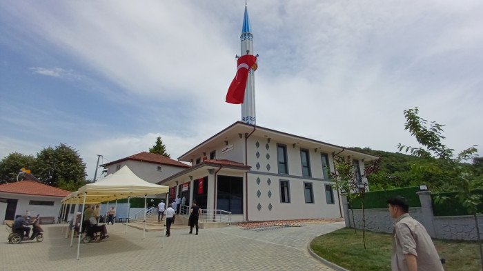 Depremin merkez üssünde yıkılan cami 20 ayda ibadete yeniden açıldı